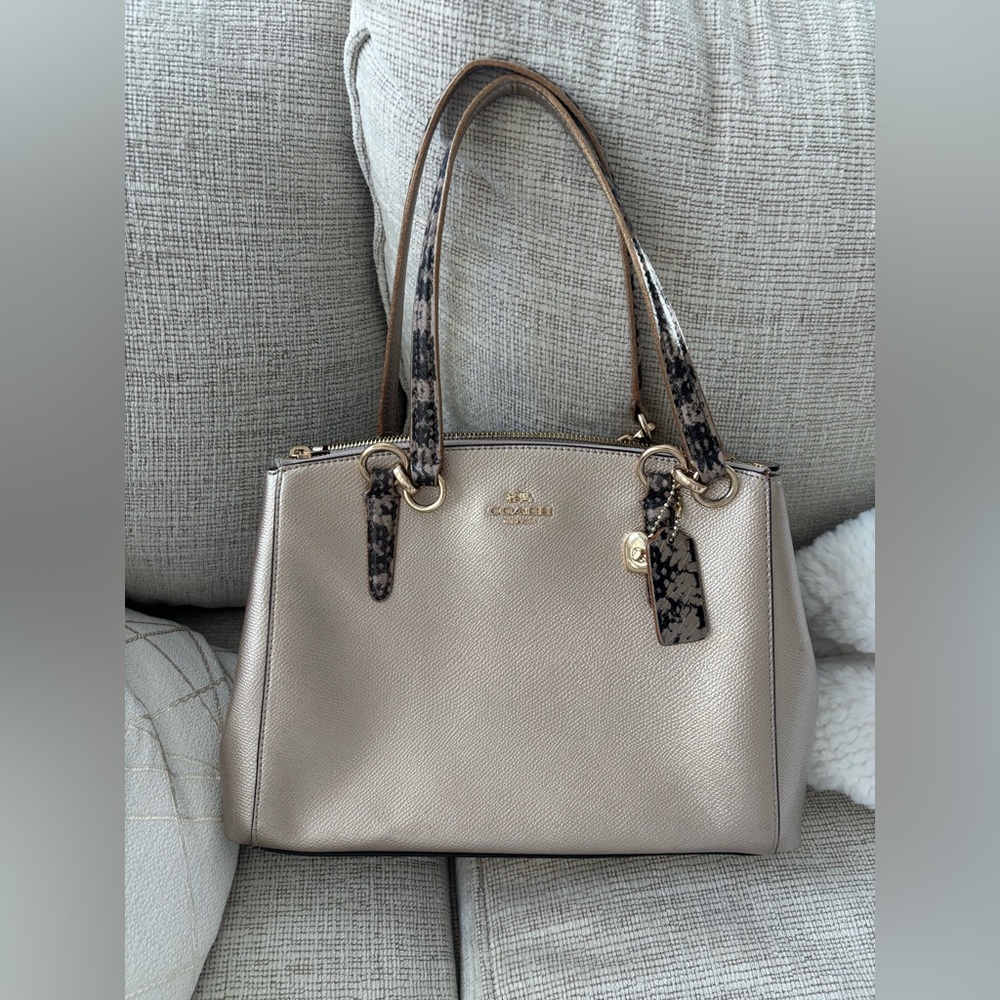 COACH METALLIC GOLD MINETTA WITH ADJUSTABLE CROSS BODY STRAP - ONLY USED ONCE!